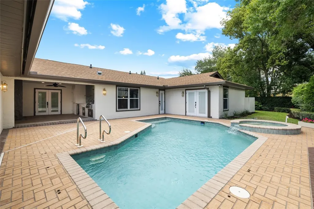 13325 Golf Crest Circle Tampa FL 33618