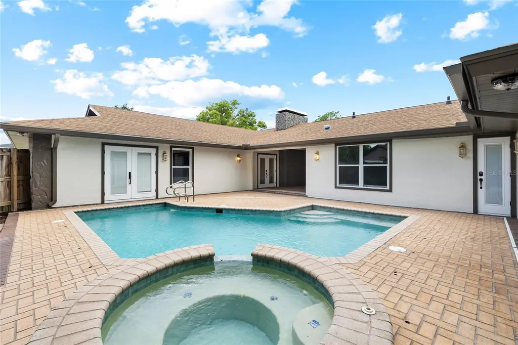 13325 Golf Crest Circle Tampa FL 33618