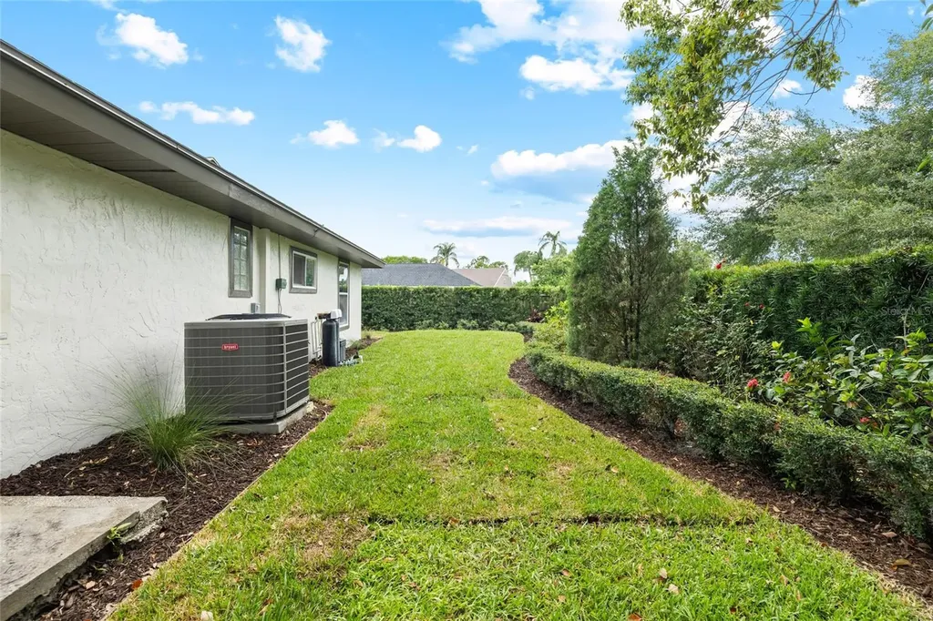 13325 Golf Crest Circle Tampa FL 33618