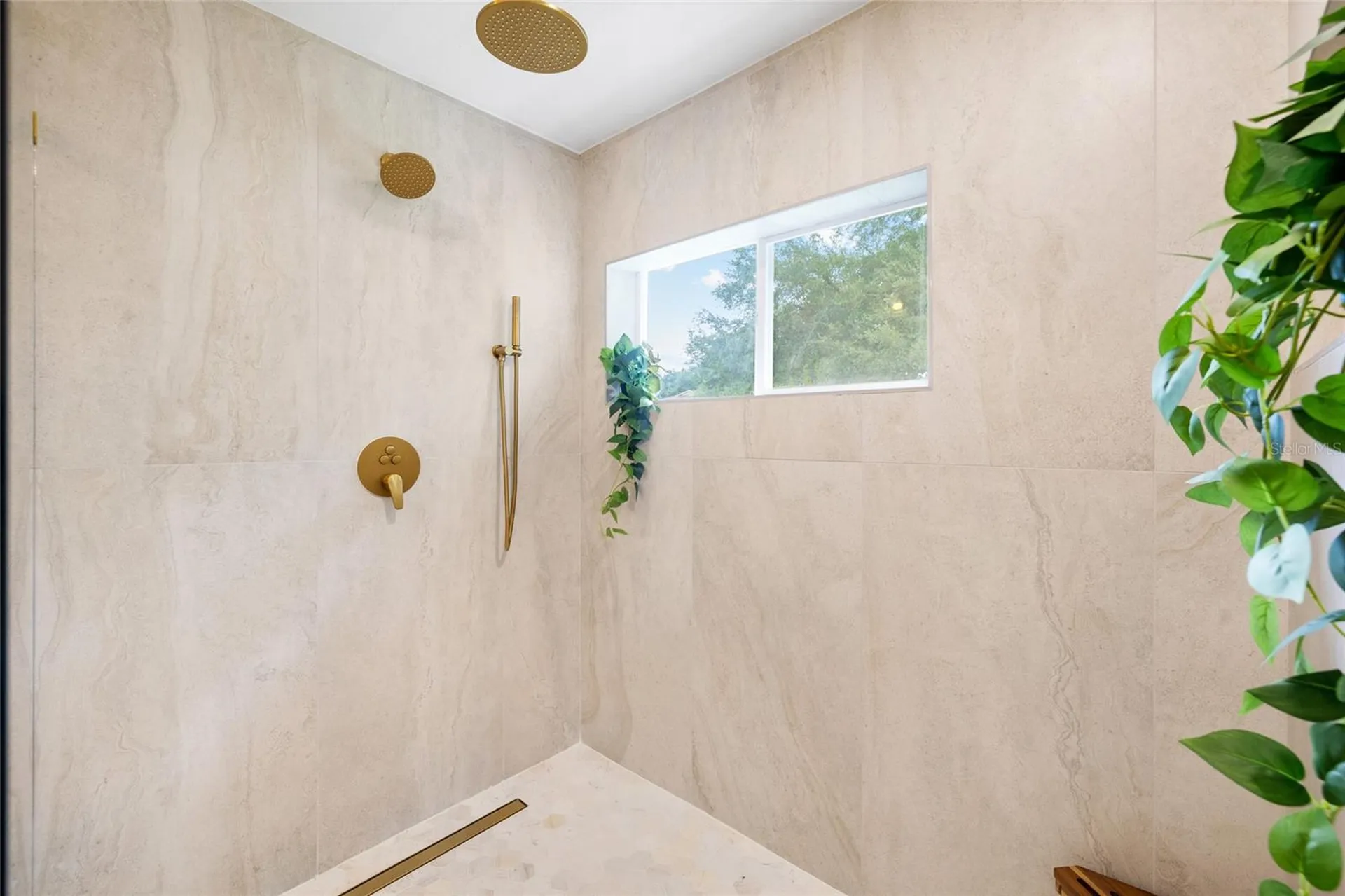 13325 Golf Crest Circle Tampa FL 33618