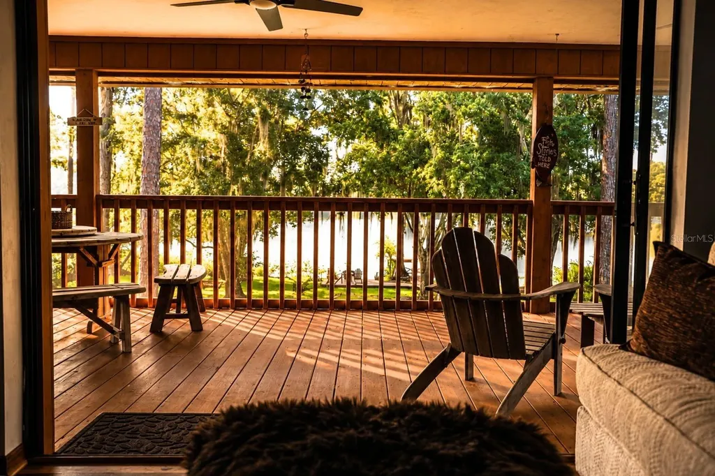 303 Riley Lake Drive Hawthorne FL 32640