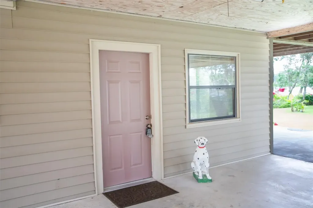303 Riley Lake Drive Hawthorne FL 32640