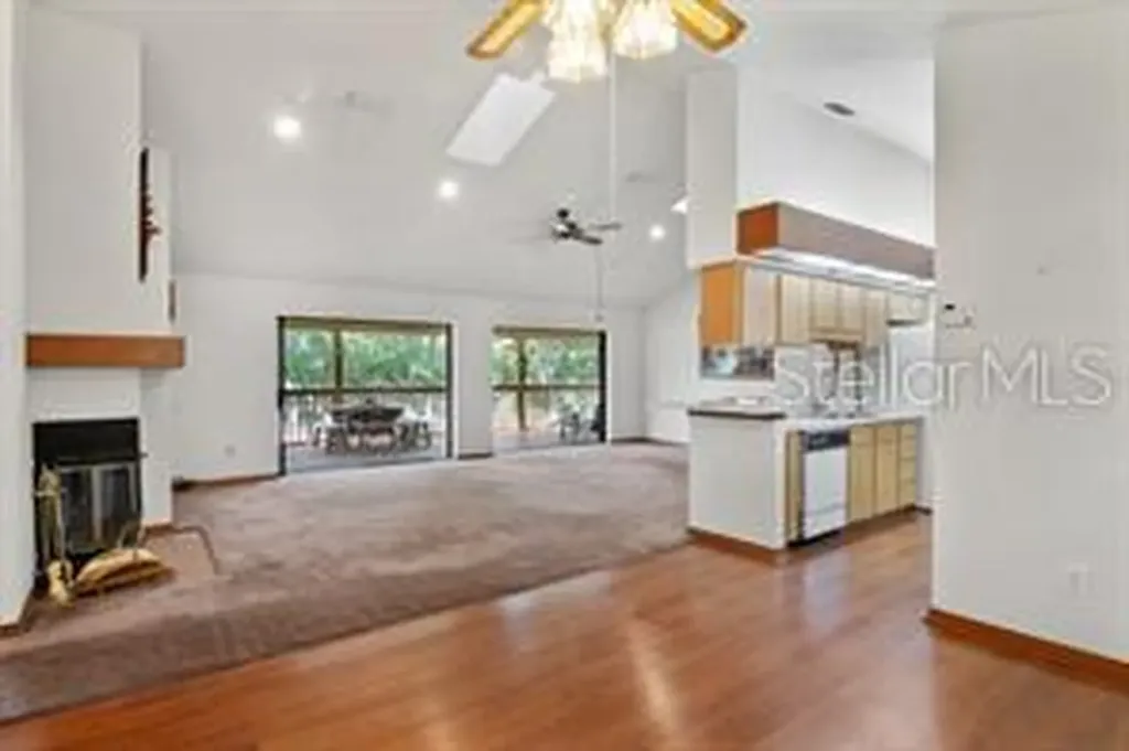 303 Riley Lake Drive Hawthorne FL 32640