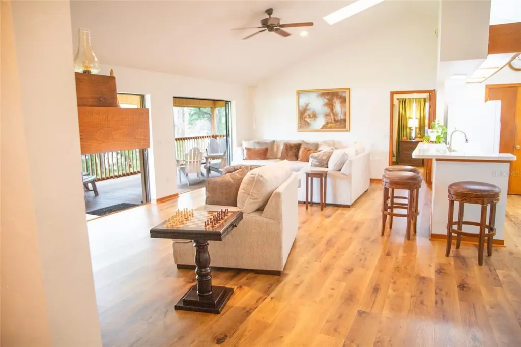 303 Riley Lake Drive Hawthorne FL 32640