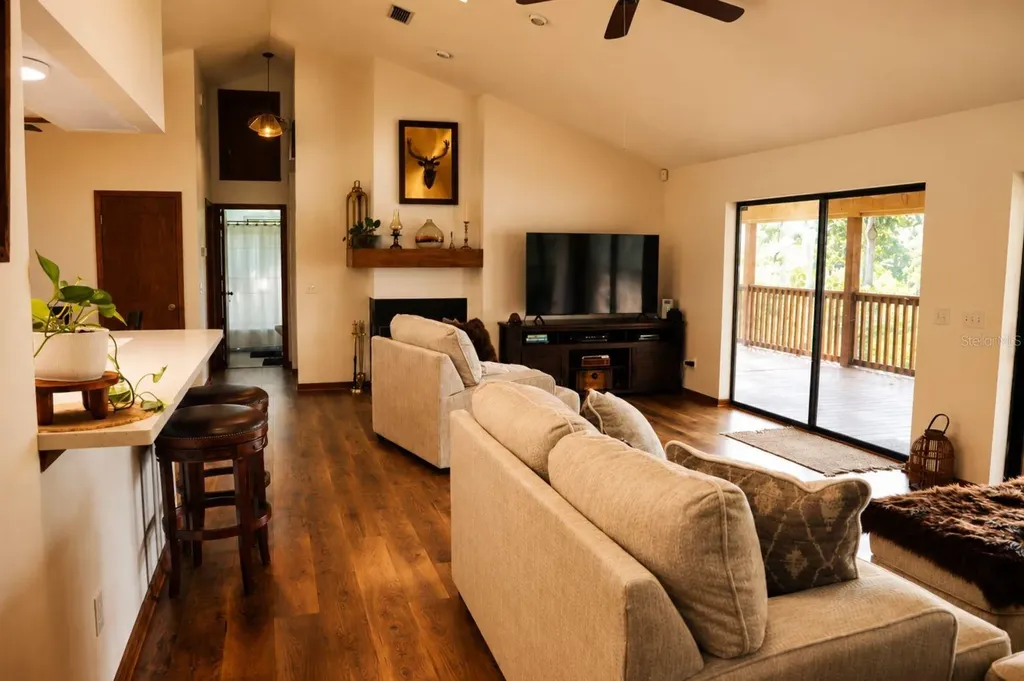 303 Riley Lake Drive Hawthorne FL 32640