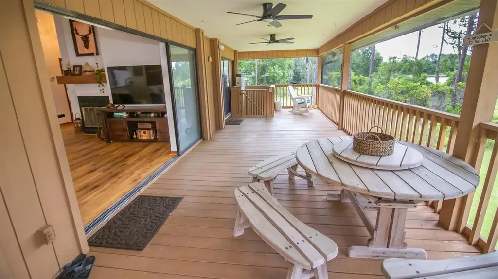 303 Riley Lake Drive Hawthorne FL 32640