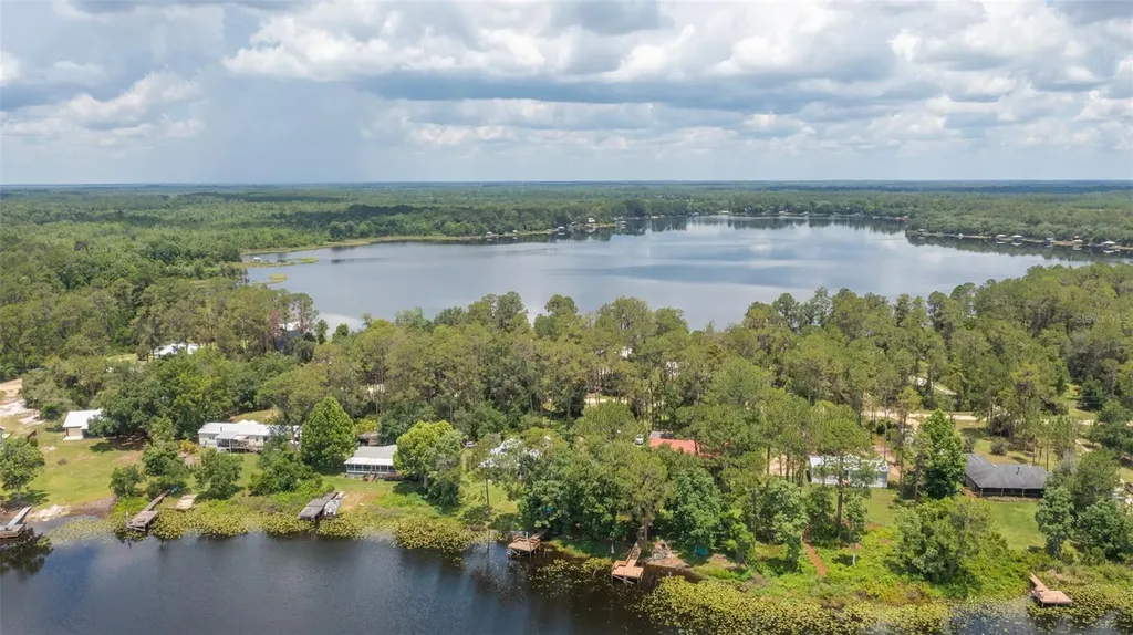 303 Riley Lake Drive Hawthorne FL 32640