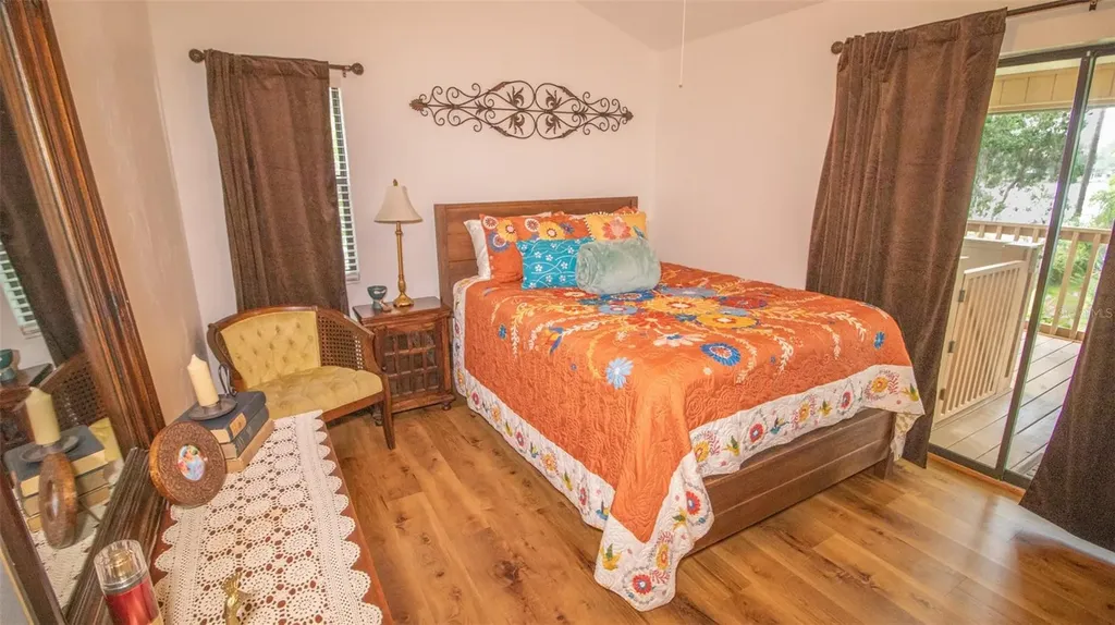 303 Riley Lake Drive Hawthorne FL 32640