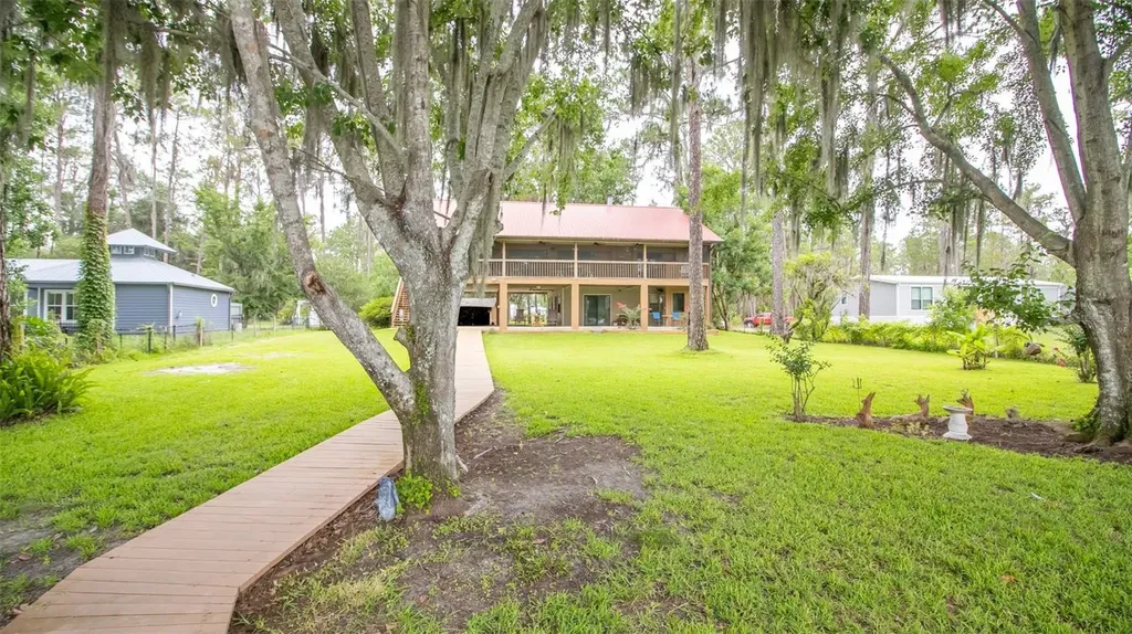 303 Riley Lake Drive Hawthorne FL 32640