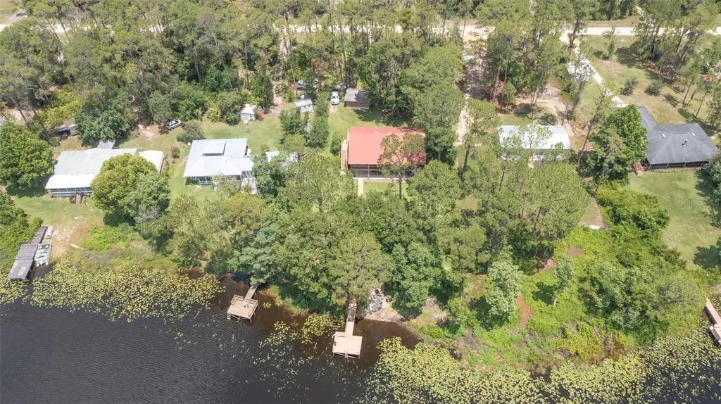 303 Riley Lake Drive Hawthorne FL 32640