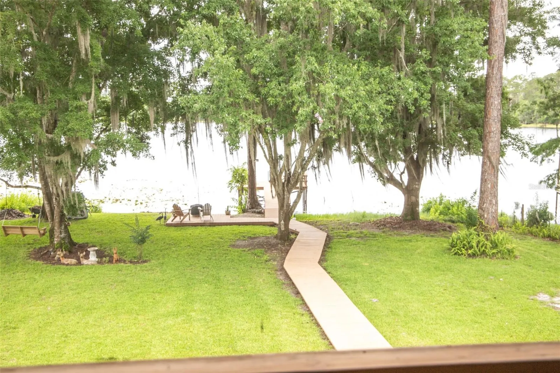 303 Riley Lake Drive Hawthorne FL 32640
