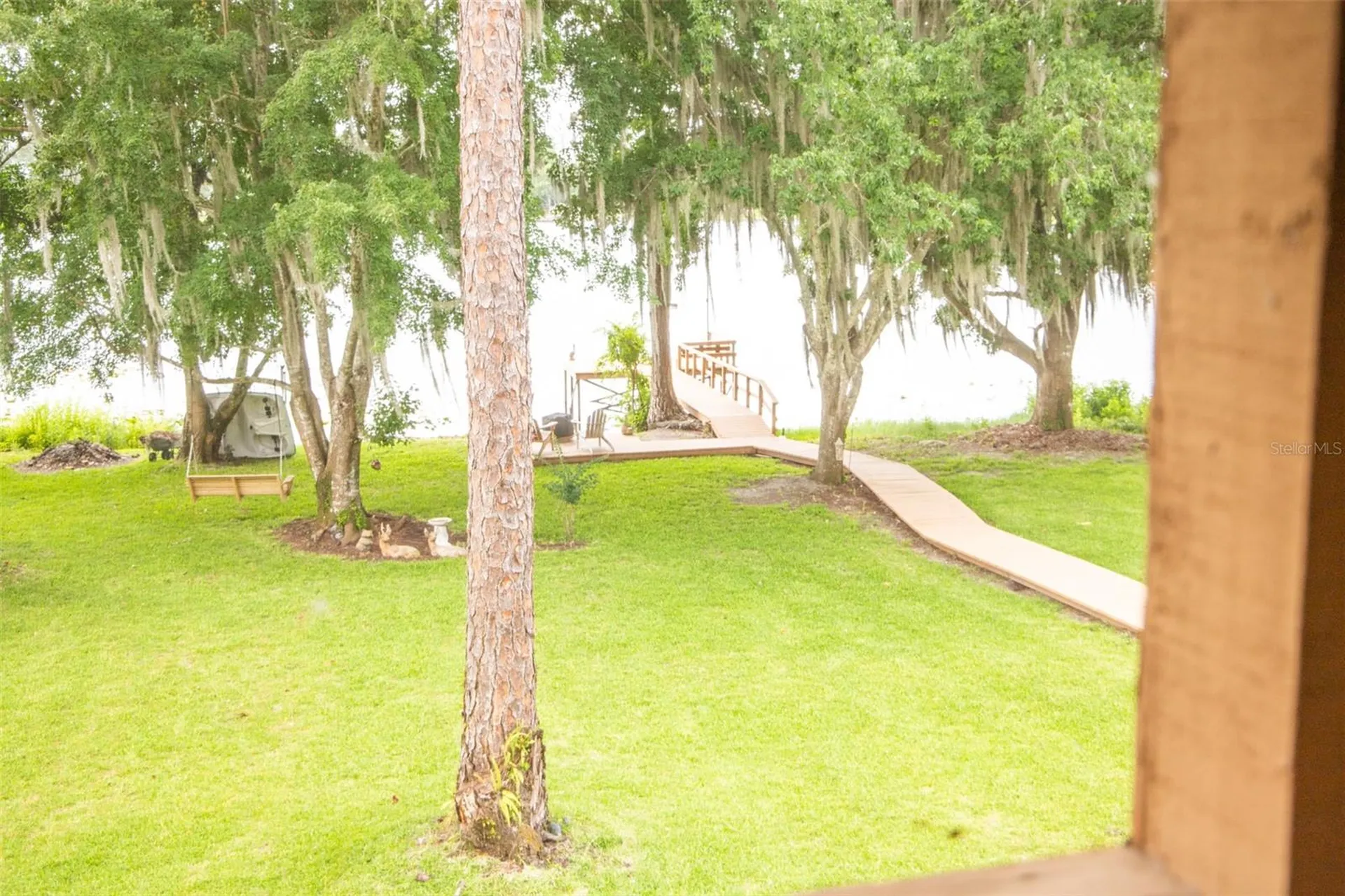 303 Riley Lake Drive Hawthorne FL 32640