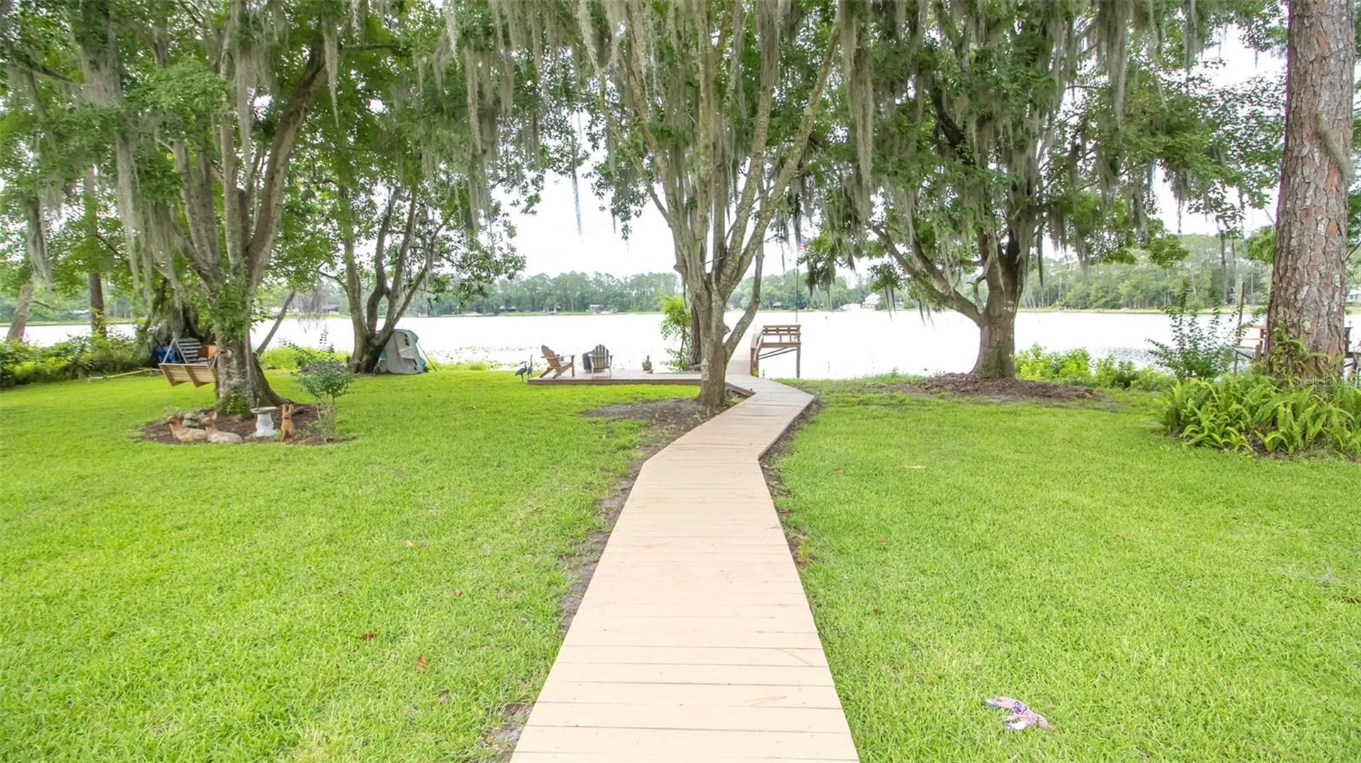303 Riley Lake Drive Hawthorne FL 32640