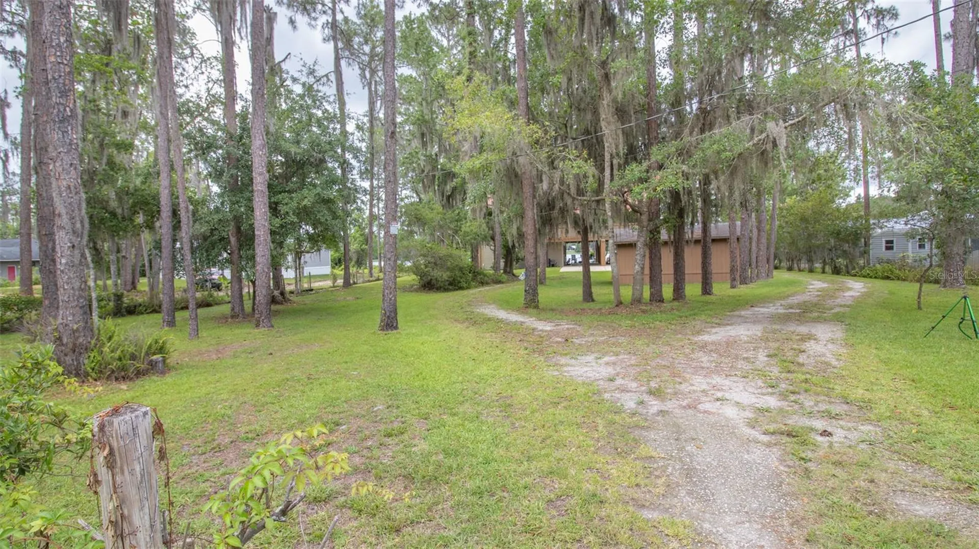 303 Riley Lake Drive Hawthorne FL 32640