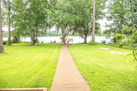 303 Riley Lake Drive Hawthorne FL 32640