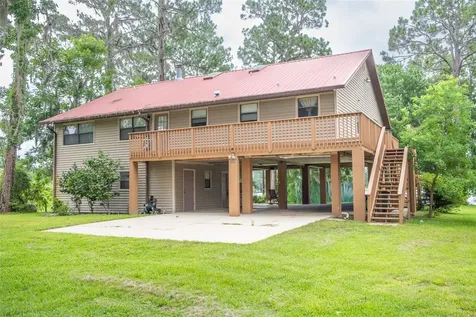 303 Riley Lake Drive Hawthorne FL 32640