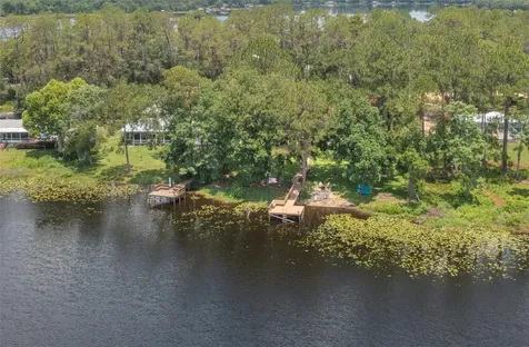 303 Riley Lake Drive Hawthorne FL 32640