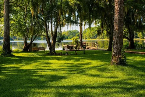 303 Riley Lake Drive Hawthorne FL 32640