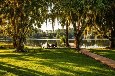 303 Riley Lake Drive Hawthorne FL 32640