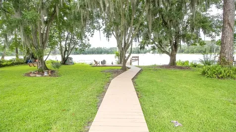 303 Riley Lake Drive Hawthorne FL 32640
