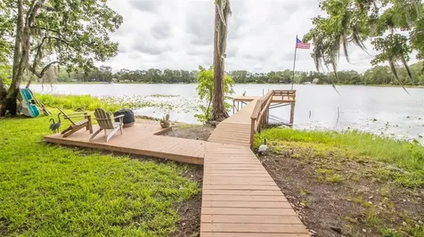 303 Riley Lake Drive Hawthorne FL 32640
