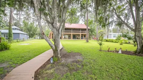 303 Riley Lake Drive Hawthorne FL 32640