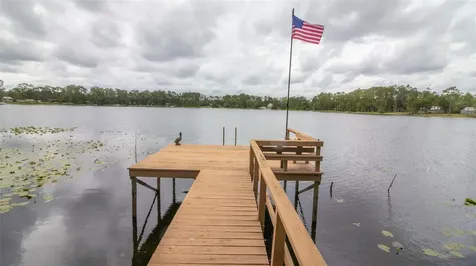 303 Riley Lake Drive Hawthorne FL 32640