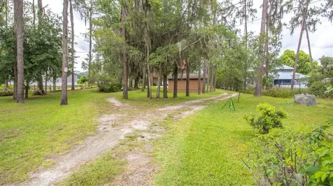 303 Riley Lake Drive Hawthorne FL 32640