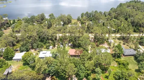 303 Riley Lake Drive Hawthorne FL 32640