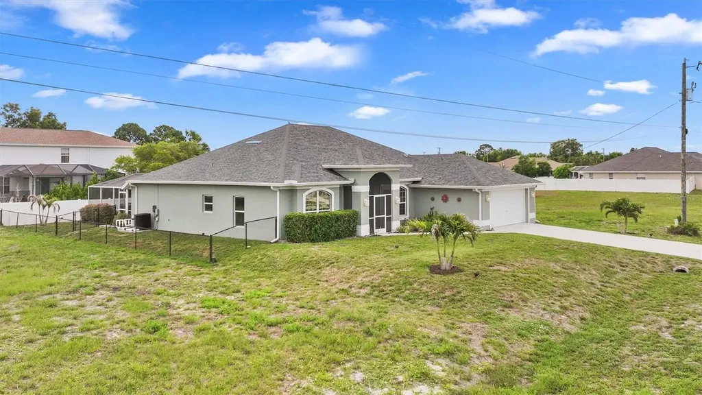 3225 NW 2nd Place Cape Coral FL 33993