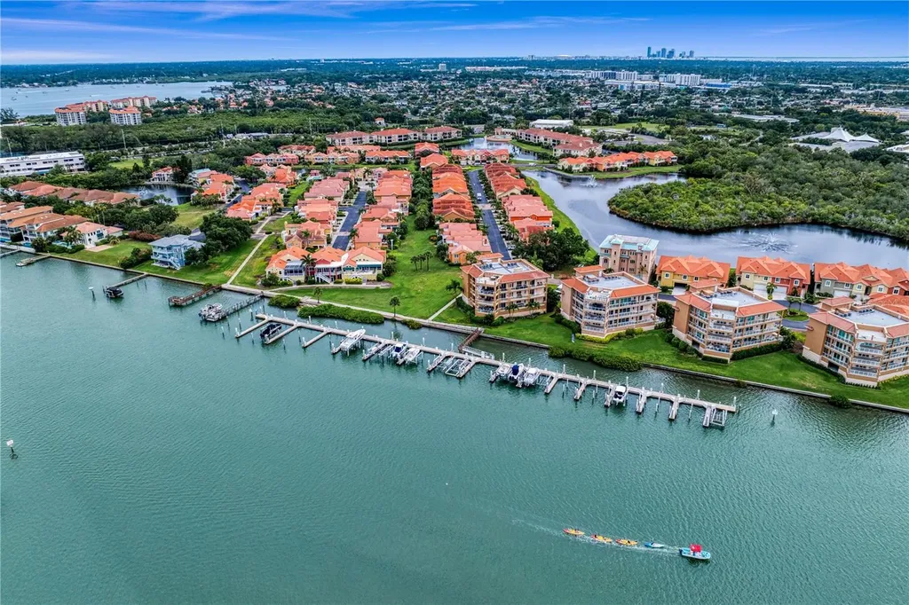 11 Franklin Court S St Petersburg FL 33711