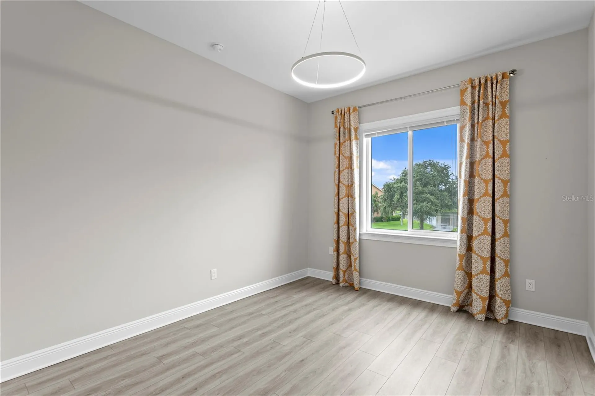 11 Franklin Court S St Petersburg FL 33711