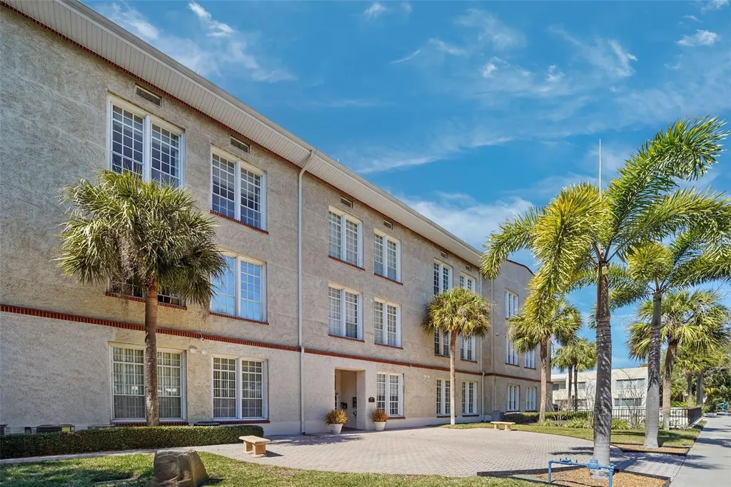701 Mirror Lake Drive N St Petersburg FL 33701