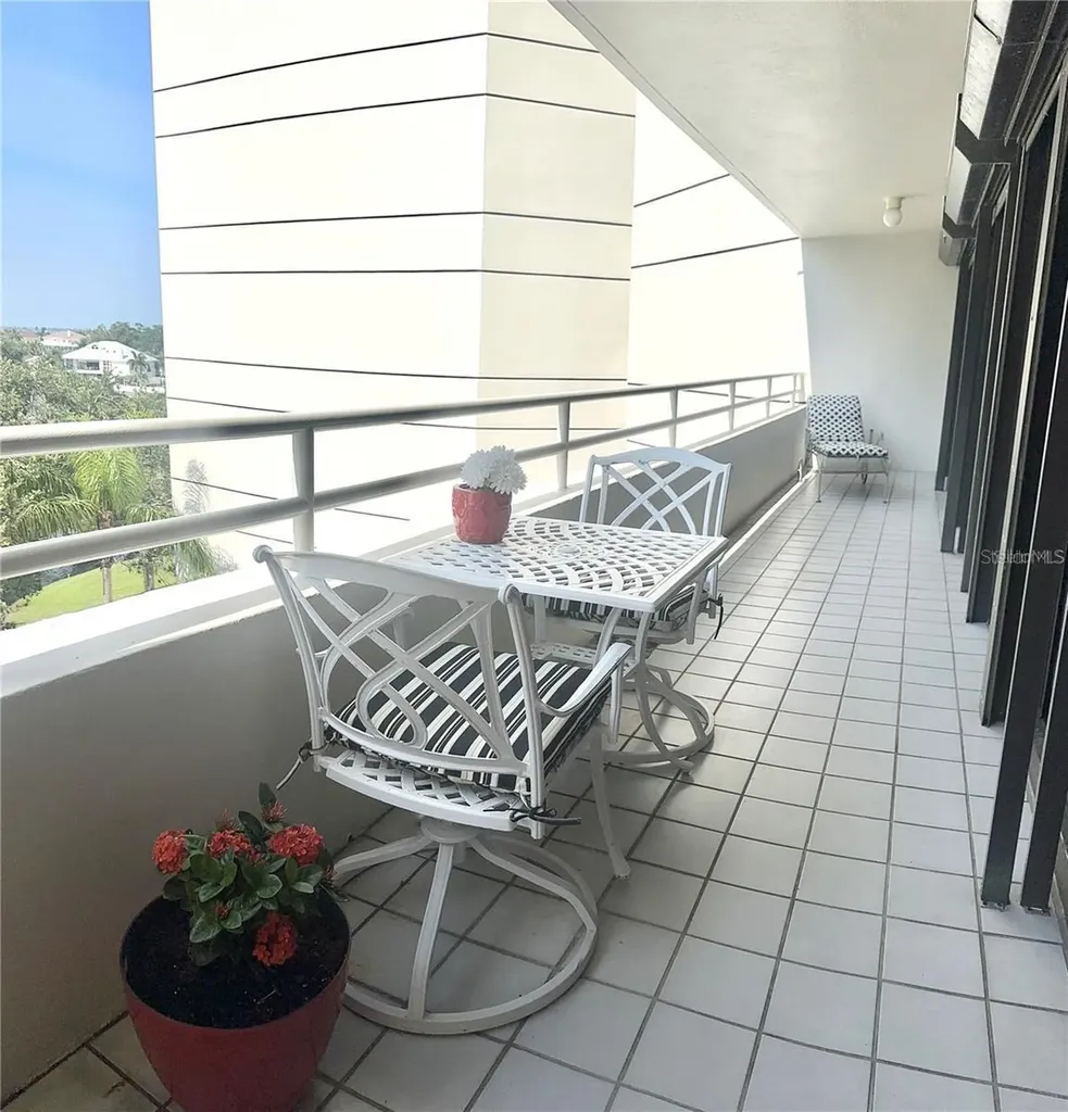 5950 Pelican Bay Plaza S Gulfport FL 33707