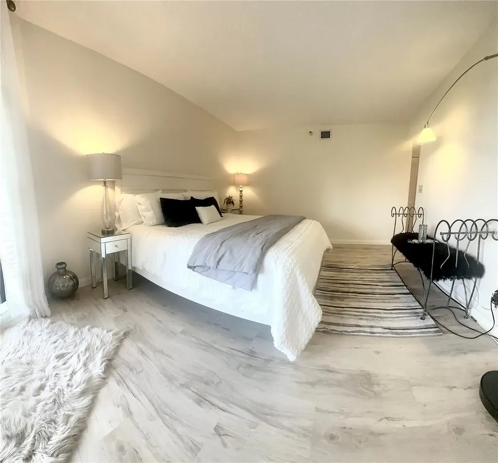 5950 Pelican Bay Plaza S Gulfport FL 33707