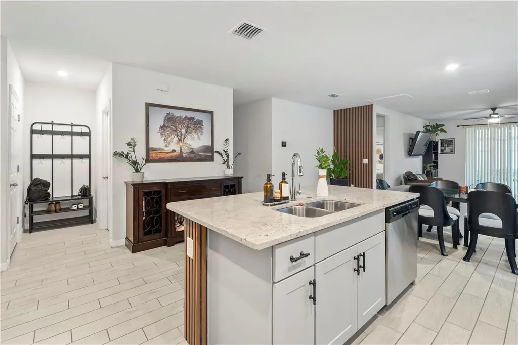 551 Amadoras Way St Cloud FL 34771