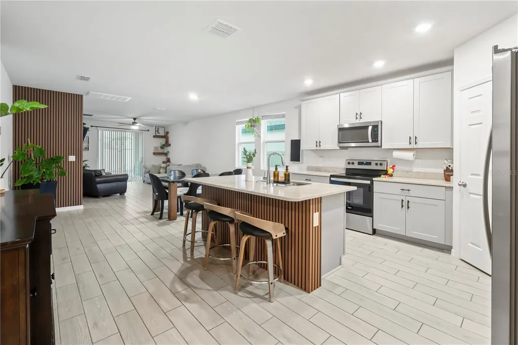 551 Amadoras Way St Cloud FL 34771