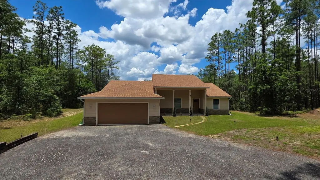 200 Hour Glass Circle Hawthorne FL 32640