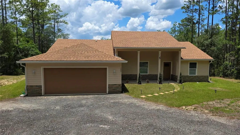 200 Hour Glass Circle Hawthorne FL 32640