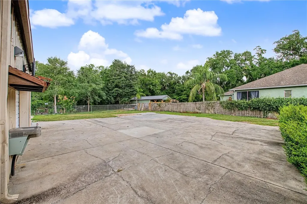 2216 Pinecrest Drive Lutz FL 33549