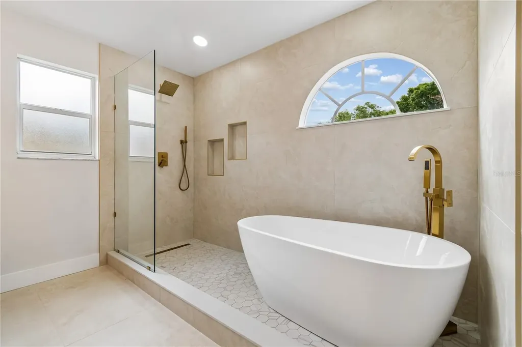 16936 Falconridge Road Lithia FL 33547