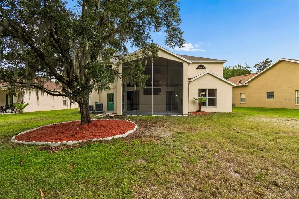 16936 Falconridge Road Lithia FL 33547