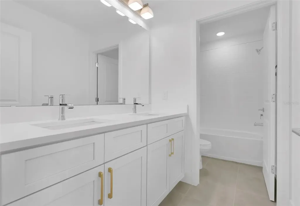 292 Elena Lavin Circle Orlando FL 32807