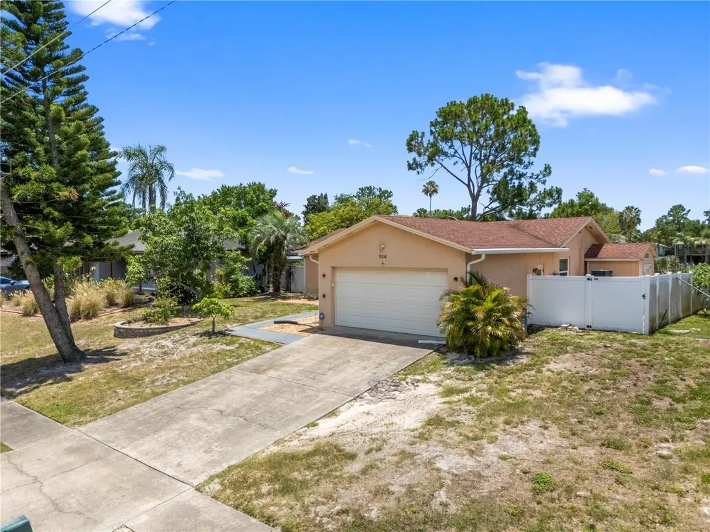 914 Carlton Road Tarpon Springs FL 34689