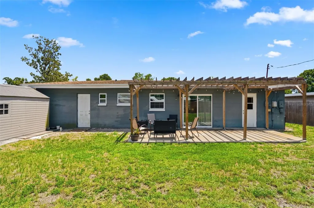 8685 Magnolia Drive Seminole FL 33777