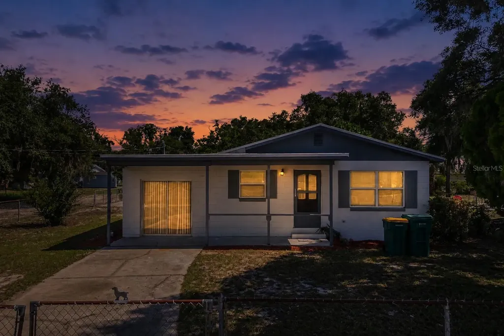 922 Bates Avenue Eustis FL 32726