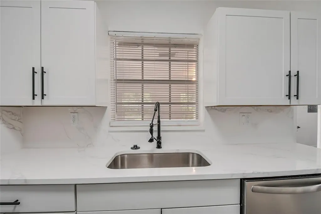 922 Bates Avenue Eustis FL 32726