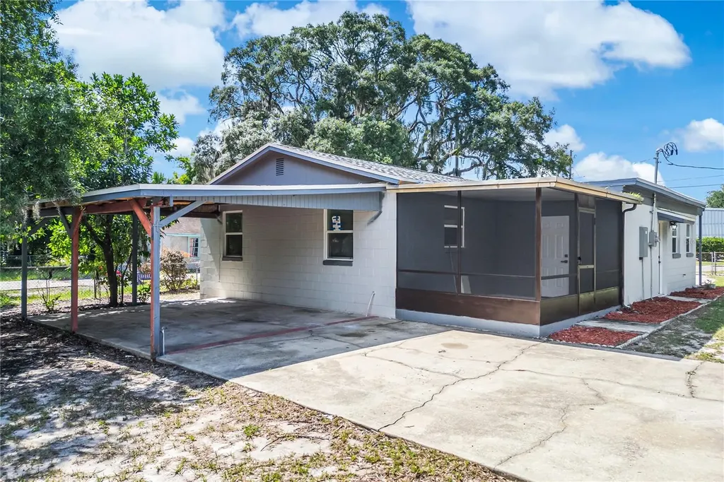 922 Bates Avenue Eustis FL 32726