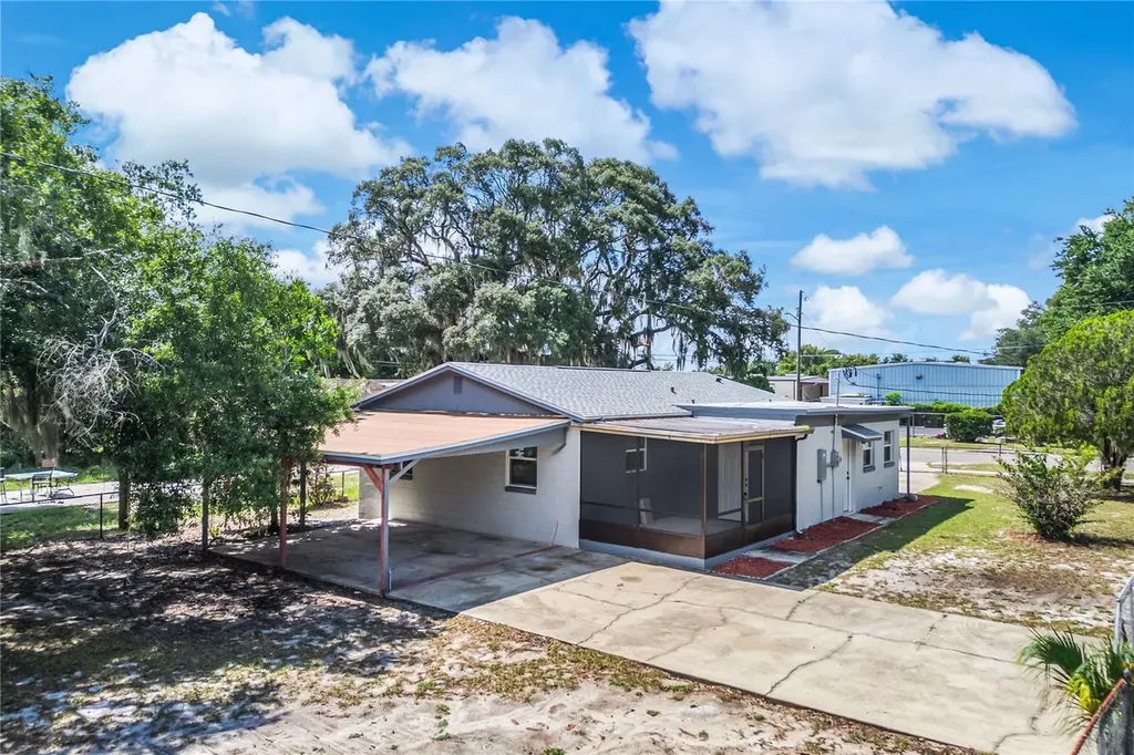922 Bates Avenue Eustis FL 32726