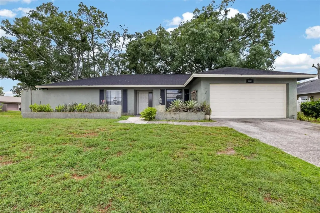 1201 Sandalwood Drive Plant City FL 33563